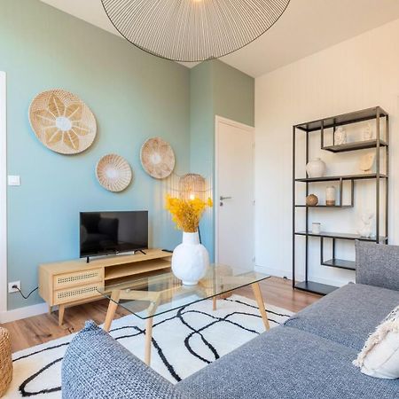 Modern, Quiet 3-Bedroom Apartment With Parking Марк-ан-Барёль Экстерьер фото