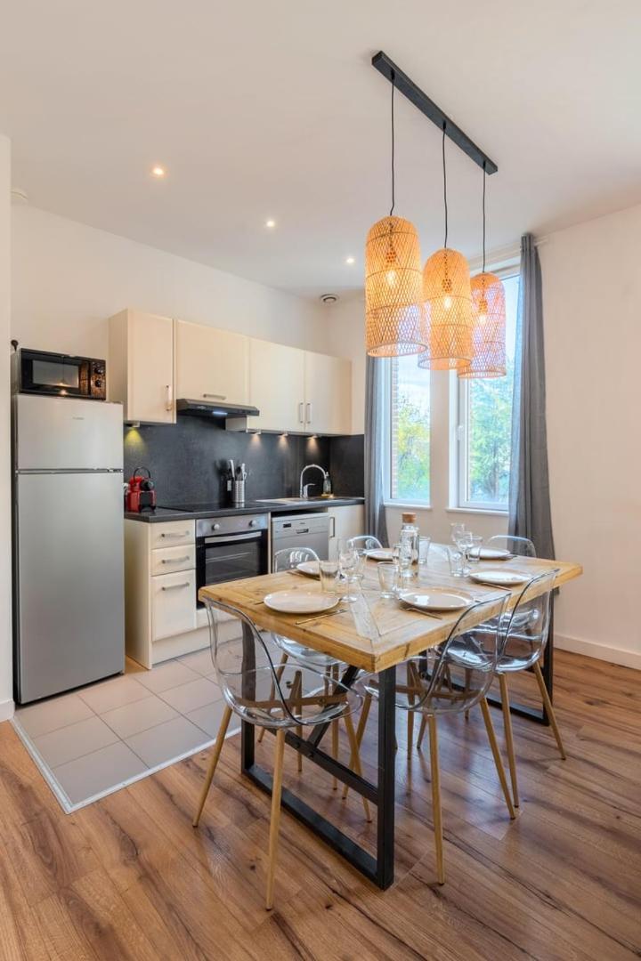 Modern, Quiet 3-Bedroom Apartment With Parking Марк-ан-Барёль Экстерьер фото