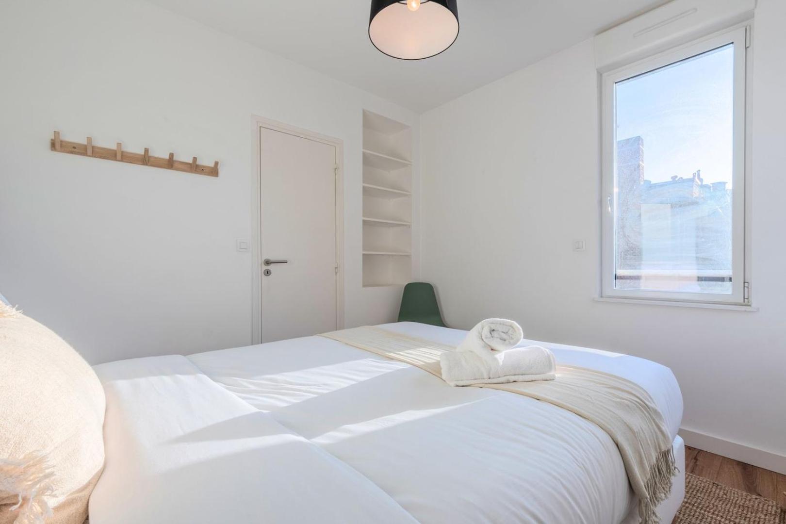 Modern, Quiet 3-Bedroom Apartment With Parking Марк-ан-Барёль Экстерьер фото