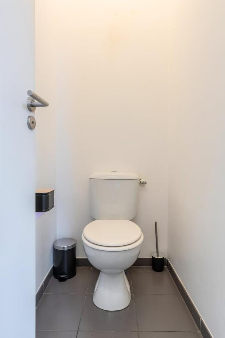 Modern, Quiet 3-Bedroom Apartment With Parking Марк-ан-Барёль Экстерьер фото