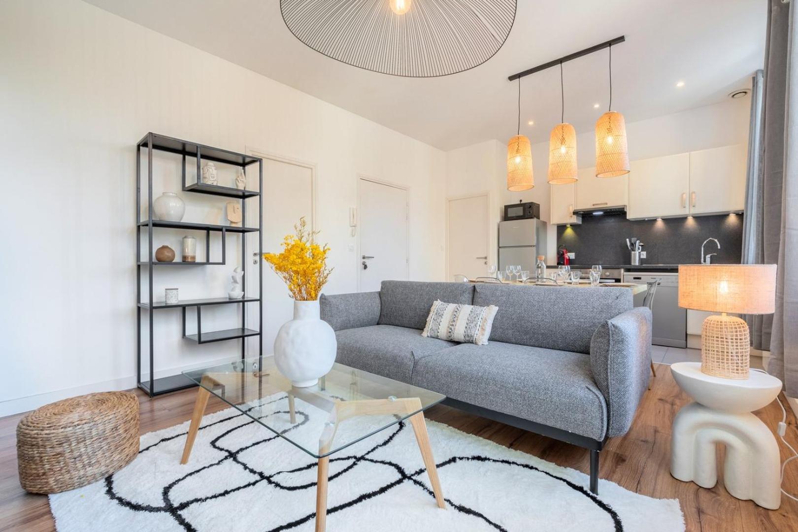 Modern, Quiet 3-Bedroom Apartment With Parking Марк-ан-Барёль Экстерьер фото